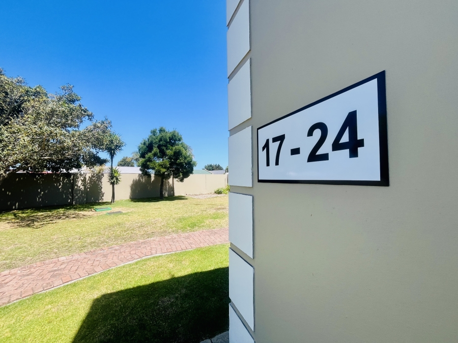 2 Bedroom Property for Sale in Sandbaai Western Cape